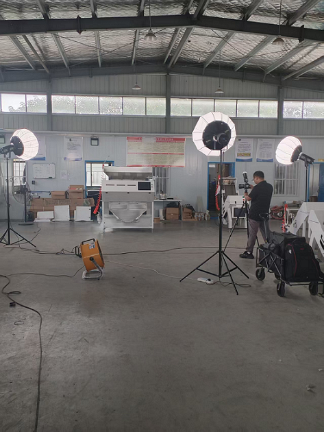 Le trieur de couleurs Koyue a spécialement invité une équipe de professionnels à tourner une vidéo promotionnelle, mettant en valeur la beauté de la technologie et de l'industrie